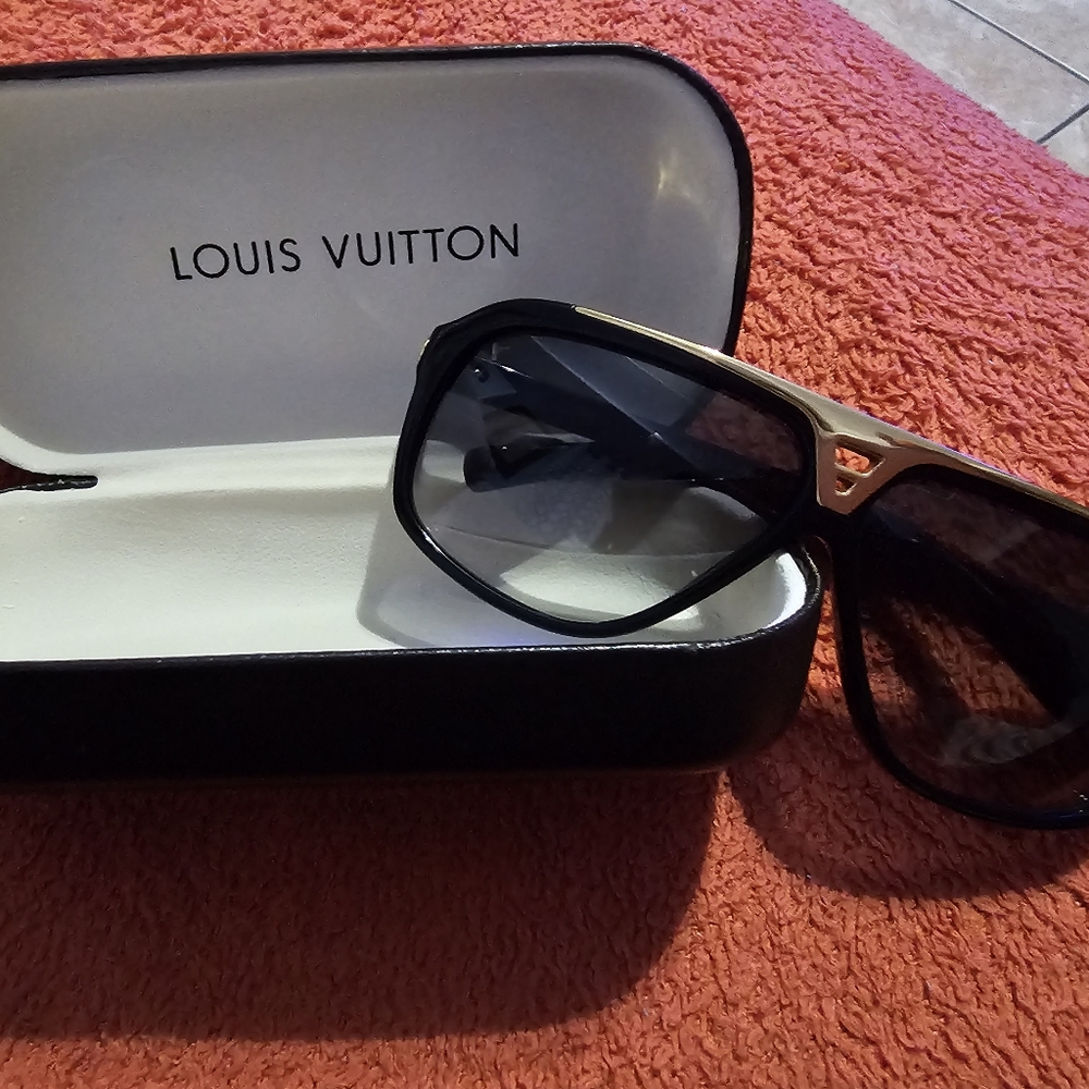 Louis Vuitton sunglasses - Picture 4 of 6